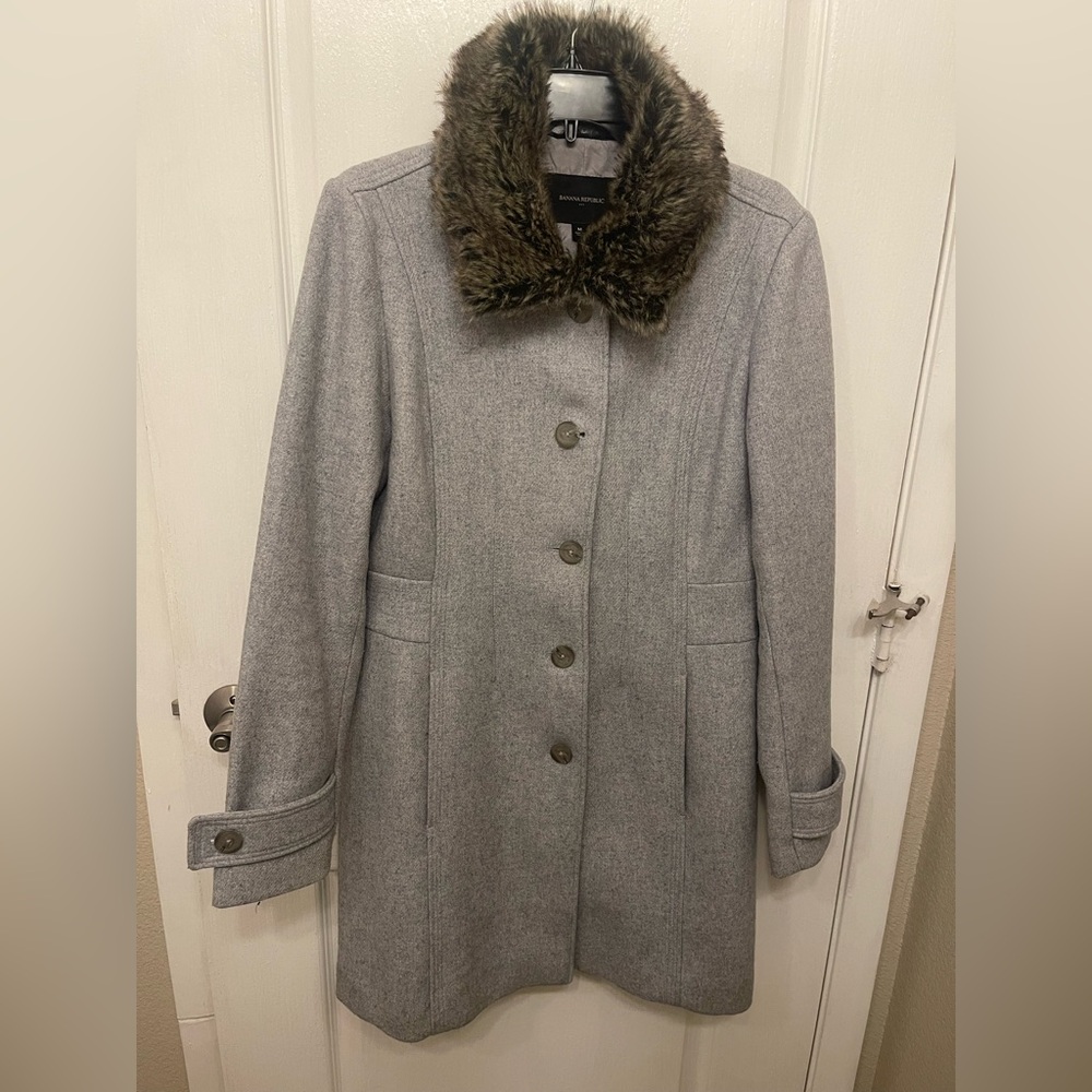 Banana Republic Old Money Gray Coat with detachable Faux Fur Collar sz M EUC
